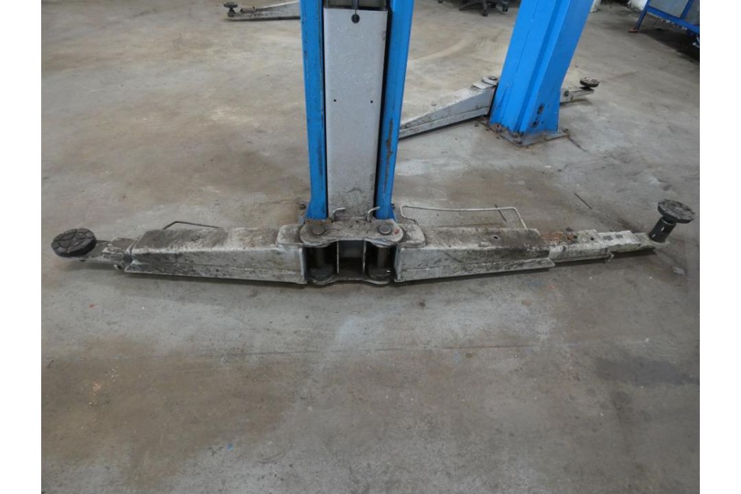 Ravaglioli KPH370.42K/LIK 2-Post Vehicle Lift (2017), Capacity 4200kg, Serial Number 10290801 (Locat - Image 3 of 7