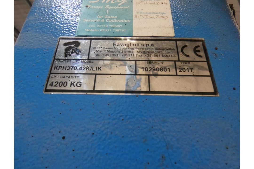 Ravaglioli KPH370.42K/LIK 2-Post Vehicle Lift (2017), Capacity 4200kg, Serial Number 10290801 (Locat - Image 7 of 7