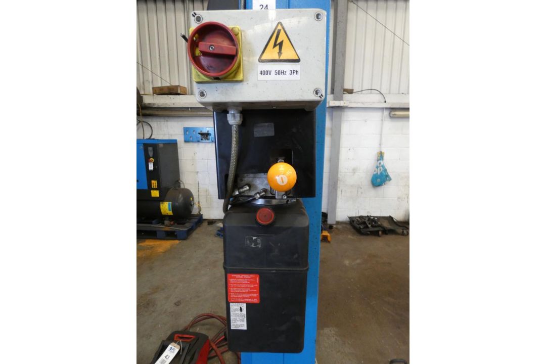 Ravaglioli KPH370.42K/LIK 2-Post High Vehicle Lift (2018), Capacity 4200kg, Serial Number 10325628 ( - Image 5 of 7