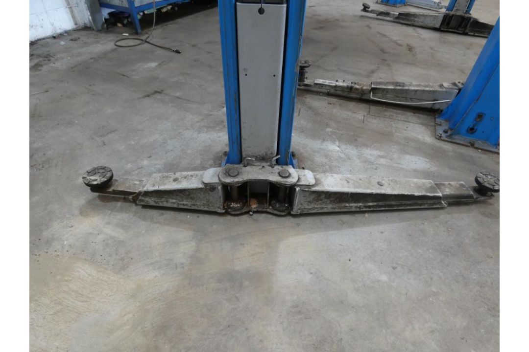 Ravaglioli KPH370.42K/LIK 2-Post High Vehicle Lift (2017), Capacity 4200kg, Serial Number 10295922 ( - Image 4 of 7
