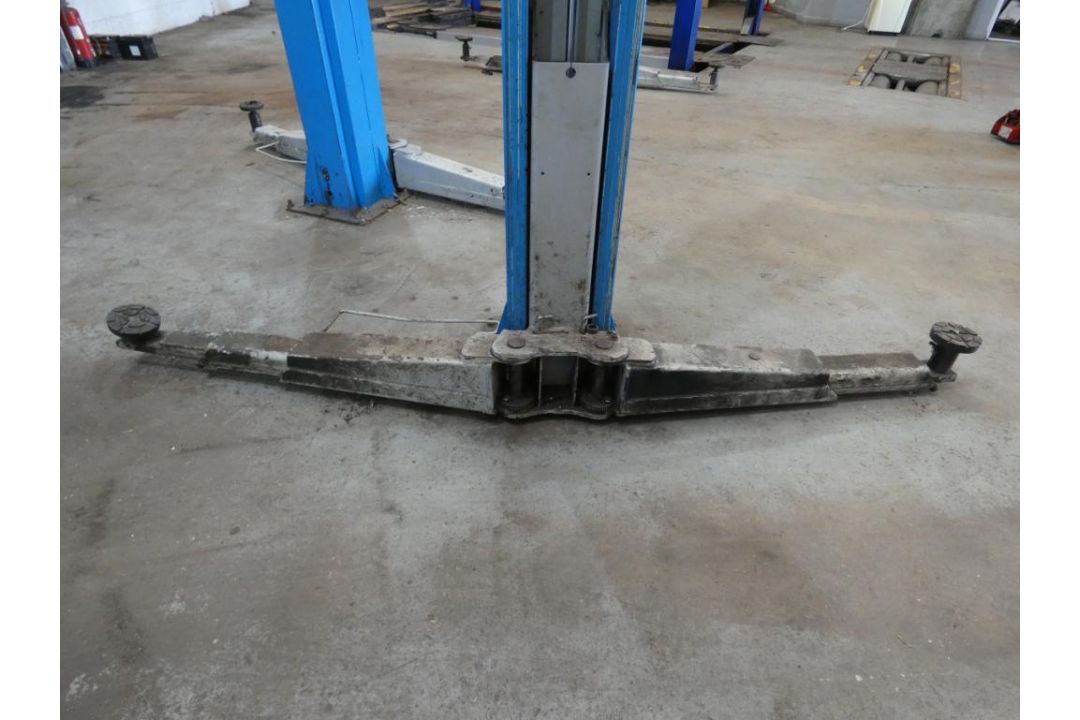 Ravaglioli KPH370.42K/LIK 2-Post Vehicle Lift (2017), Capacity 4200kg, Serial Number 10290801 (Locat - Image 4 of 7