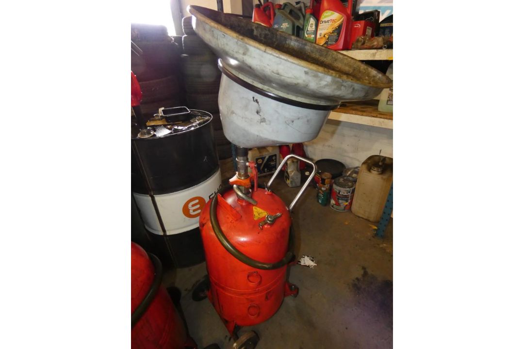 2 Mobile Oil Drain Units (Location: Penryn. Please Refer to Important Information) - Image 2 of 3