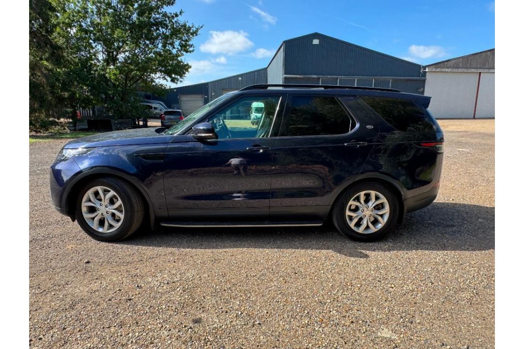 Land Rover Discovery 3.0 SDV6 306 S Commercial Auto, Registration: LP19 POA, First Registered 30th M - Image 8 of 23