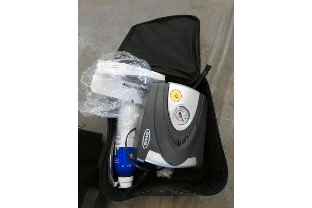 Sealey Battery Booster & Mobile Compressor (Location: Penryn. Please Refer to Important Information) - Image 3 of 3