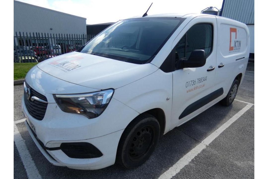 Vauxhall Combo Cargo L2 H1 Sportive Van, Registration DN70 YFR, MOT Expired 29th September 2026, Odo - Image 1 of 26