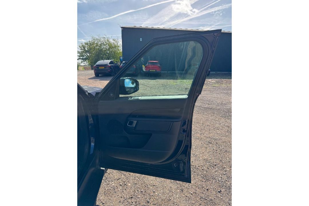 Land Rover Discovery 3.0 SDV6 306 S Commercial Auto, Registration: LP19 POA, First Registered 30th M - Image 17 of 23