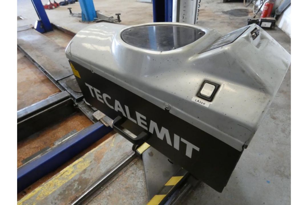Class 4 MOT Test Bay comprising:- Tecalemit Sentinel SF9254 Vehicle Lift (2008), Capacity 4000kg, Se - Image 10 of 12