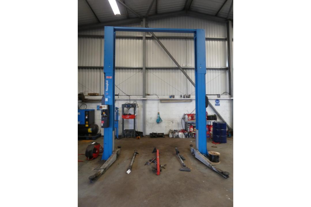 Ravaglioli KPH370.42K/LIK 2-Post High Vehicle Lift (2018), Capacity 4200kg, Serial Number 10325628 ( - Image 1 of 7