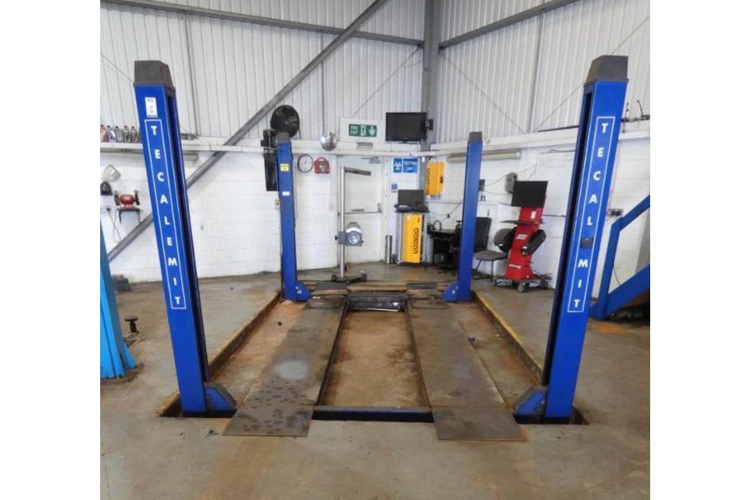 Class 4 MOT Test Bay comprising:- Tecalemit Sentinel SF9254 Vehicle Lift (2008), Capacity 4000kg, Se - Image 3 of 12
