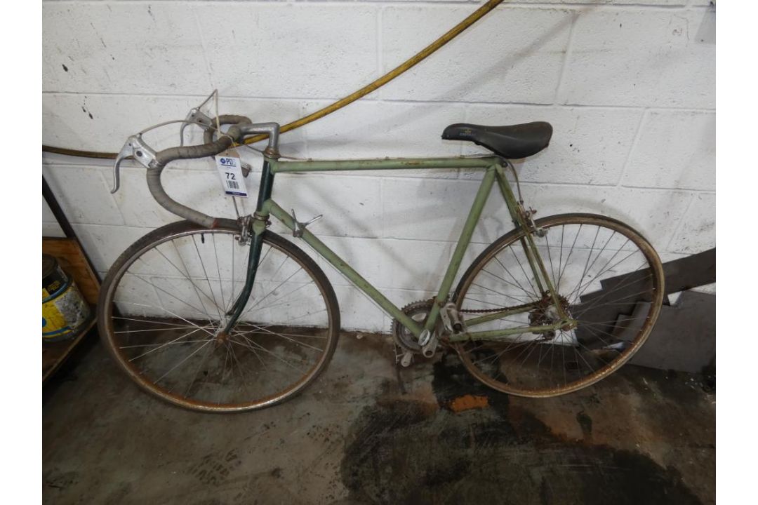Vintage Road Bicycle (Location: Penryn. Please Refer to Important Information)