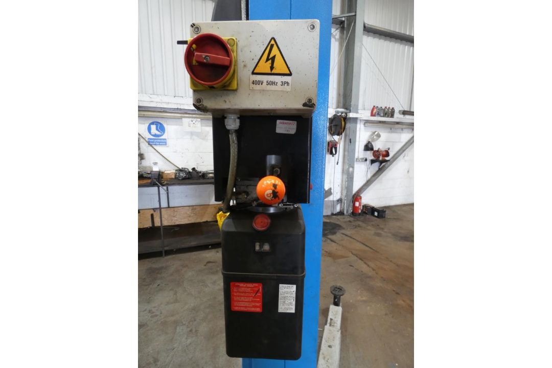 Ravaglioli KPH370.42K/LIK 2-Post Vehicle Lift (2017), Capacity 4200kg, Serial Number 10301657 (Locat - Image 5 of 7