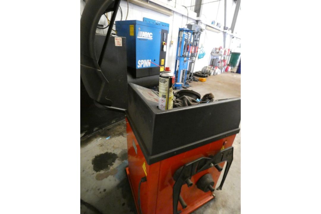 Hoffman Megaplan Tornado Wheel Balancer (2020), Serial Number B19903051251U, Single Phase (Location: - Image 2 of 7