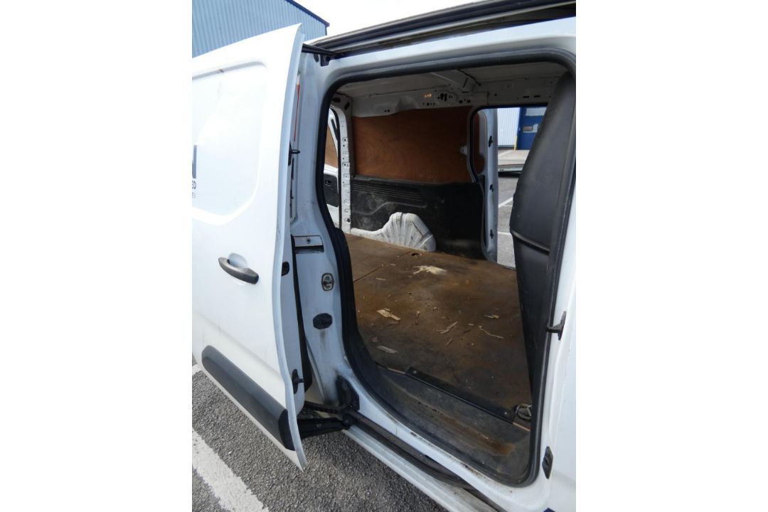 Vauxhall Combo Cargo L2 H1 Sportive Van, Registration DN70 YFR, MOT Expired 29th September 2026, Odo - Image 18 of 26