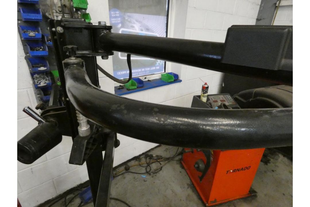 Hoffman Megaplan Tornado Tyre Changer (2020), Serial Number 9312910906459, Single Phase (Location: P - Image 9 of 11