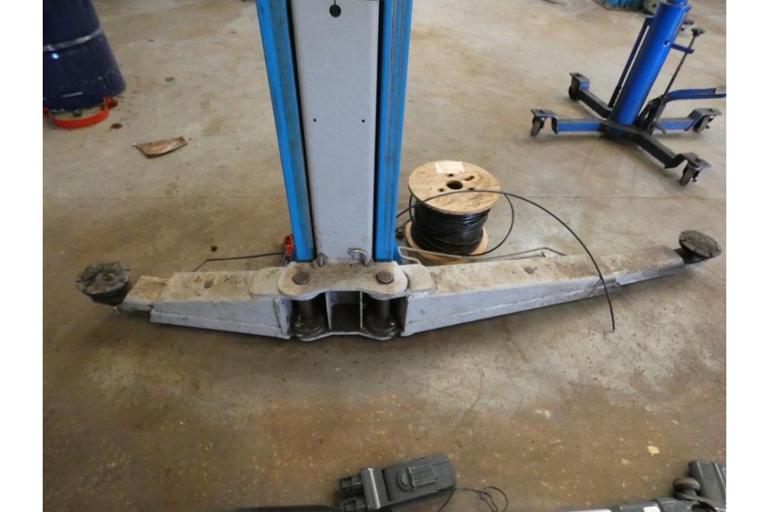 Ravaglioli KPH370.42K/LIK 2-Post High Vehicle Lift (2018), Capacity 4200kg, Serial Number 10325628 ( - Image 4 of 7