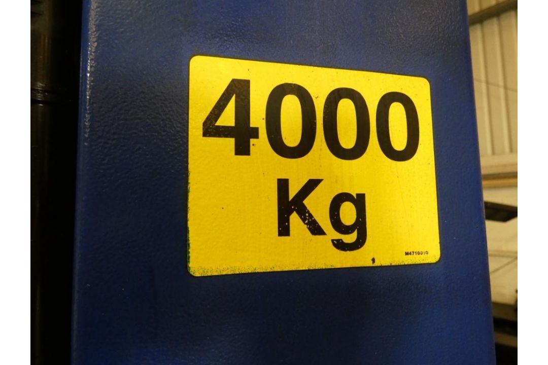 Class 4 MOT Test Bay comprising:- Tecalemit Sentinel SF9254 Vehicle Lift (2008), Capacity 4000kg, Se - Image 8 of 12