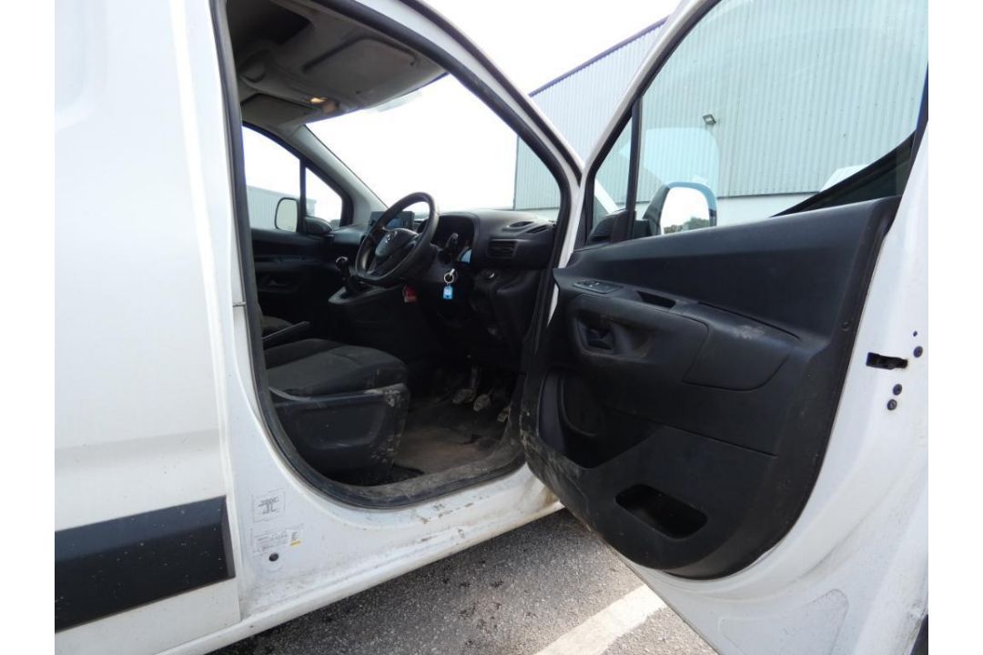 Vauxhall Combo Cargo L1 H1 Edition Van, Registration WM68 ZKE, MOT Valid Until 23rd November 2026, O - Image 15 of 21