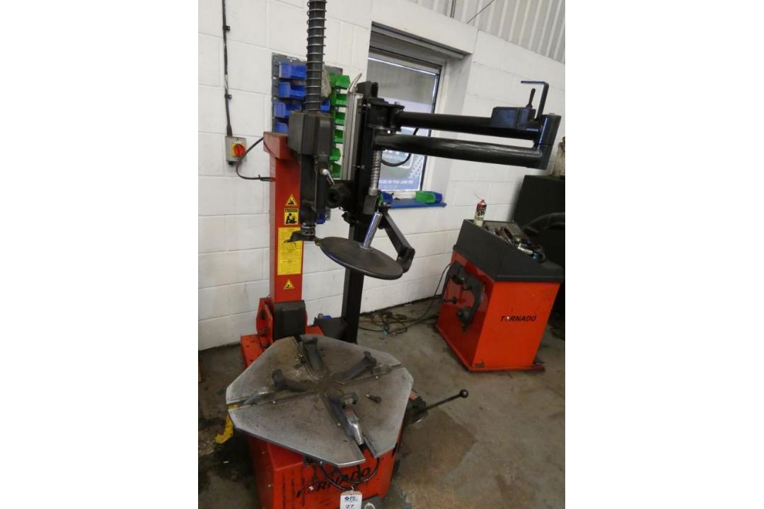 Hoffman Megaplan Tornado Tyre Changer (2020), Serial Number 9312910906459, Single Phase (Location: P - Image 1 of 11