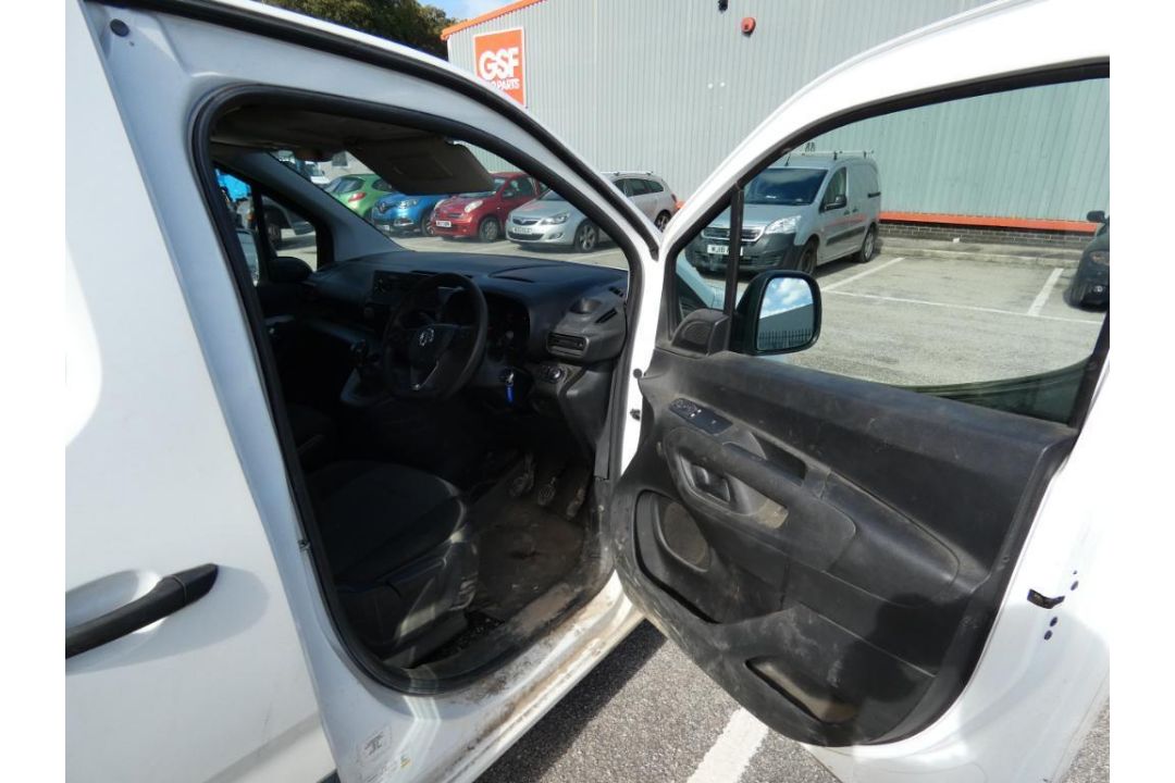 Vauxhall Combo Cargo L2 H1 Sportive Van, Registration DN70 YFR, MOT Expired 29th September 2026, Odo - Image 19 of 26