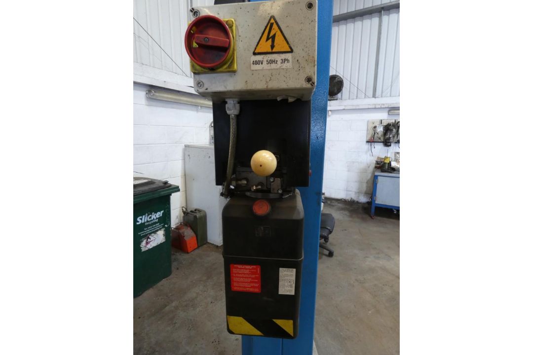 Ravaglioli KPH370.42K/LIK 2-Post High Vehicle Lift (2017), Capacity 4200kg, Serial Number 10295922 ( - Image 5 of 7