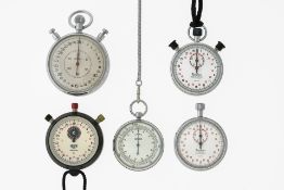 Vier Diverse Stoppuhren und ein Taschen-Altimeter