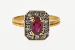 Ring mit Farbstein