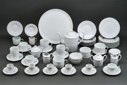 Umfangreiches Kaffeeservice