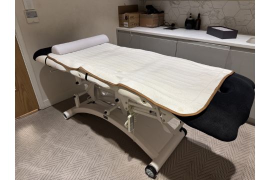 Weelko Electrically Operated Rise & Fall Heated Treatment Table ...