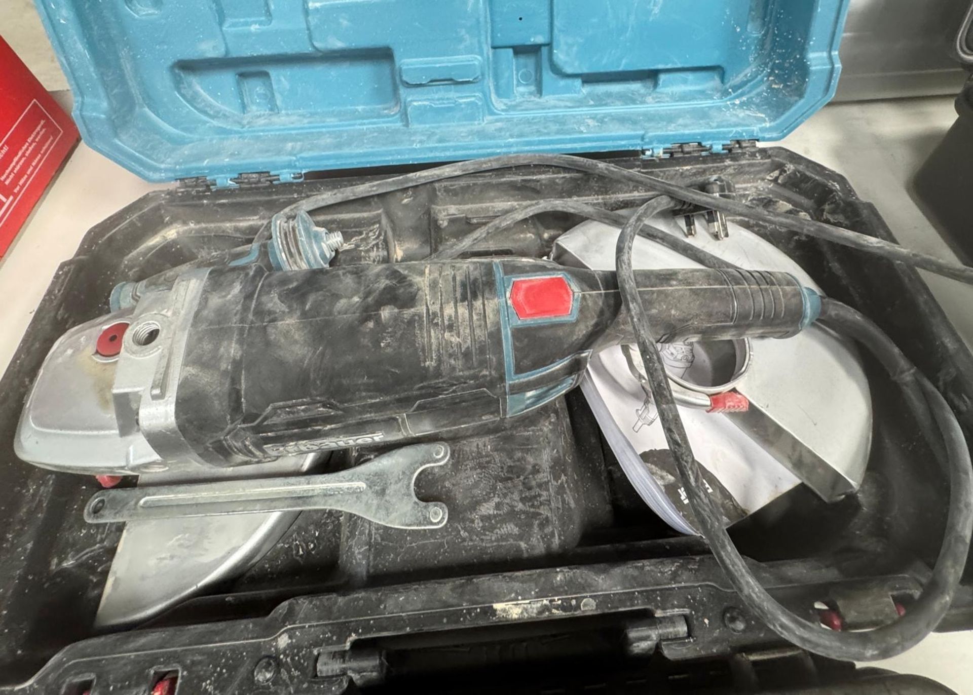 Erbauer EAG22 Corded Angle Grinder, 240v & a Makita HR2470 Rotary Hammer Drill, 100v (Location: