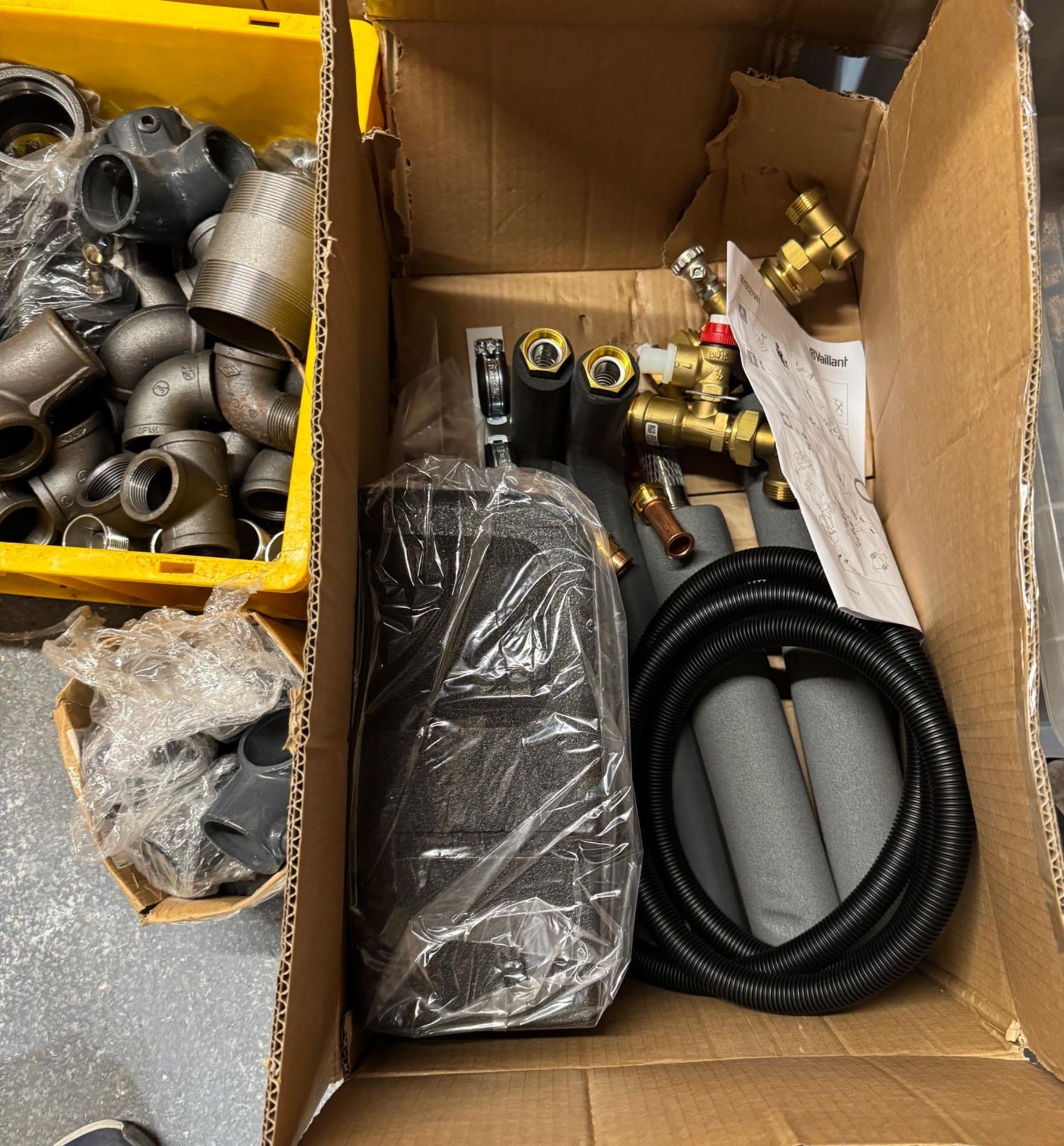 Hand Tools, Pipe Benders, Step Ladders, Metal Fittings, Valiant 0010027981 Valve Set, Table Top - Image 6 of 9