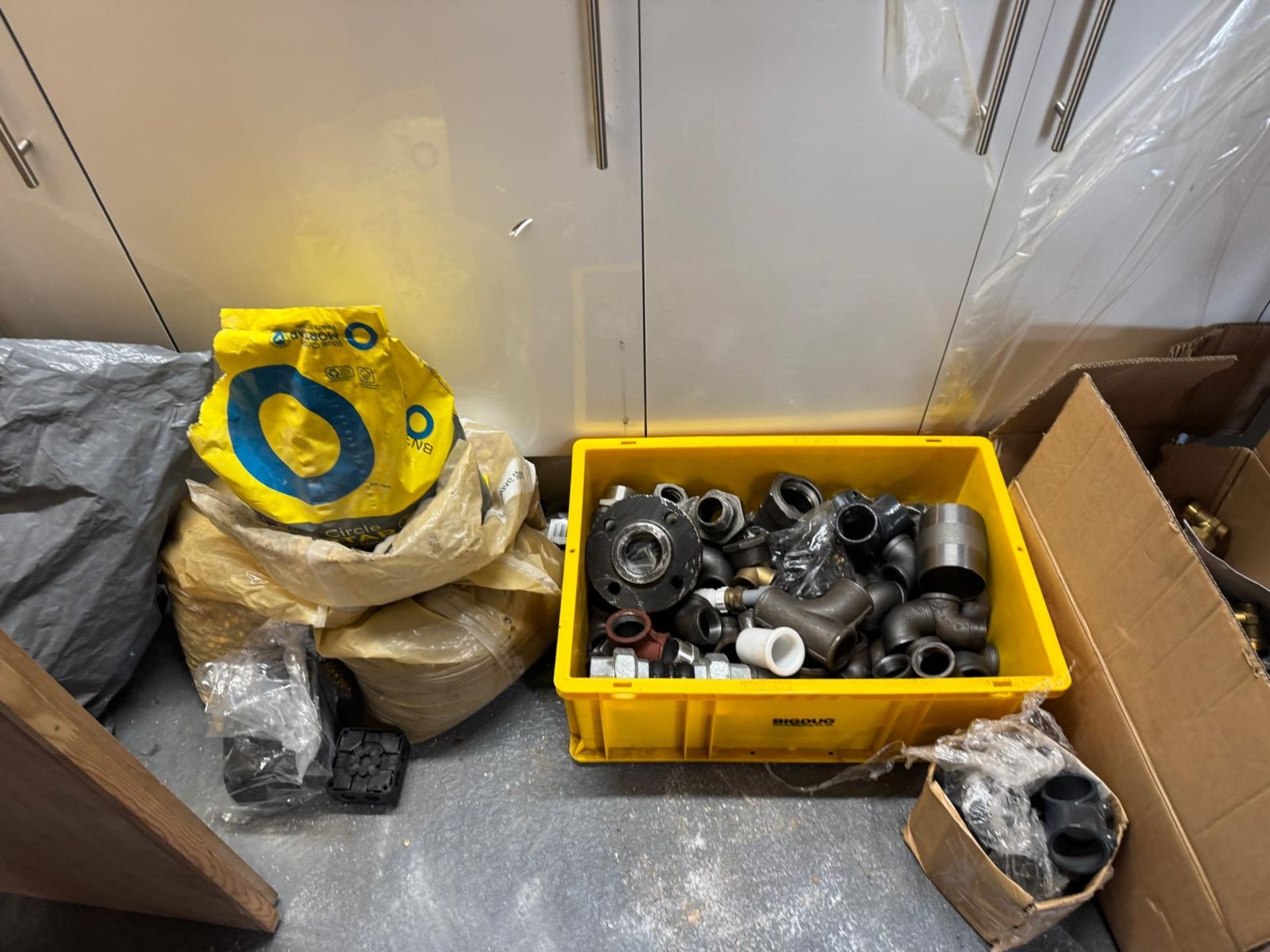 Hand Tools, Pipe Benders, Step Ladders, Metal Fittings, Valiant 0010027981 Valve Set, Table Top - Image 5 of 9
