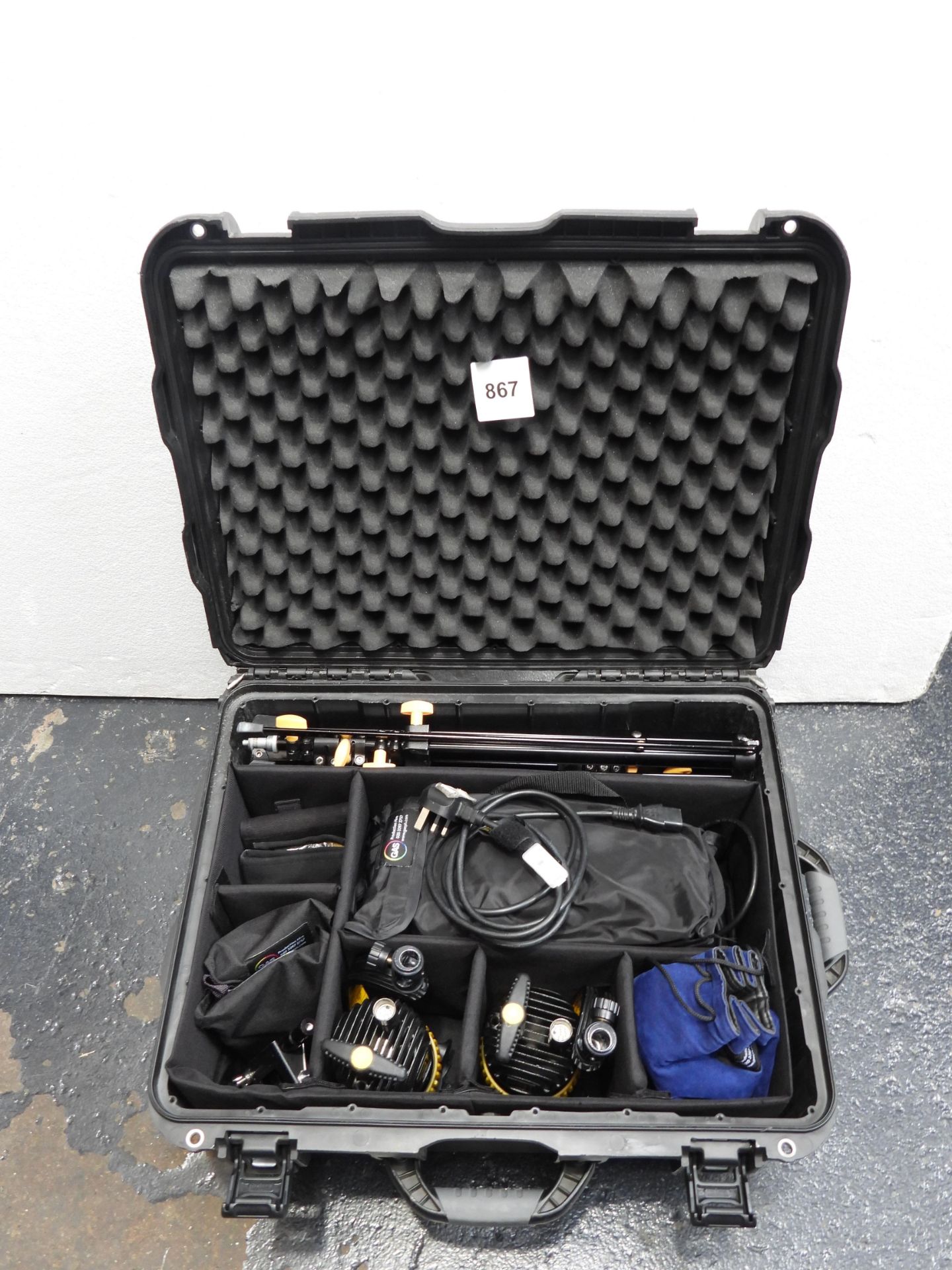 Dedolight DLED7 2-Head Kit, Serial Number 0322-6401 with Accessories in Nanuk 950 Case