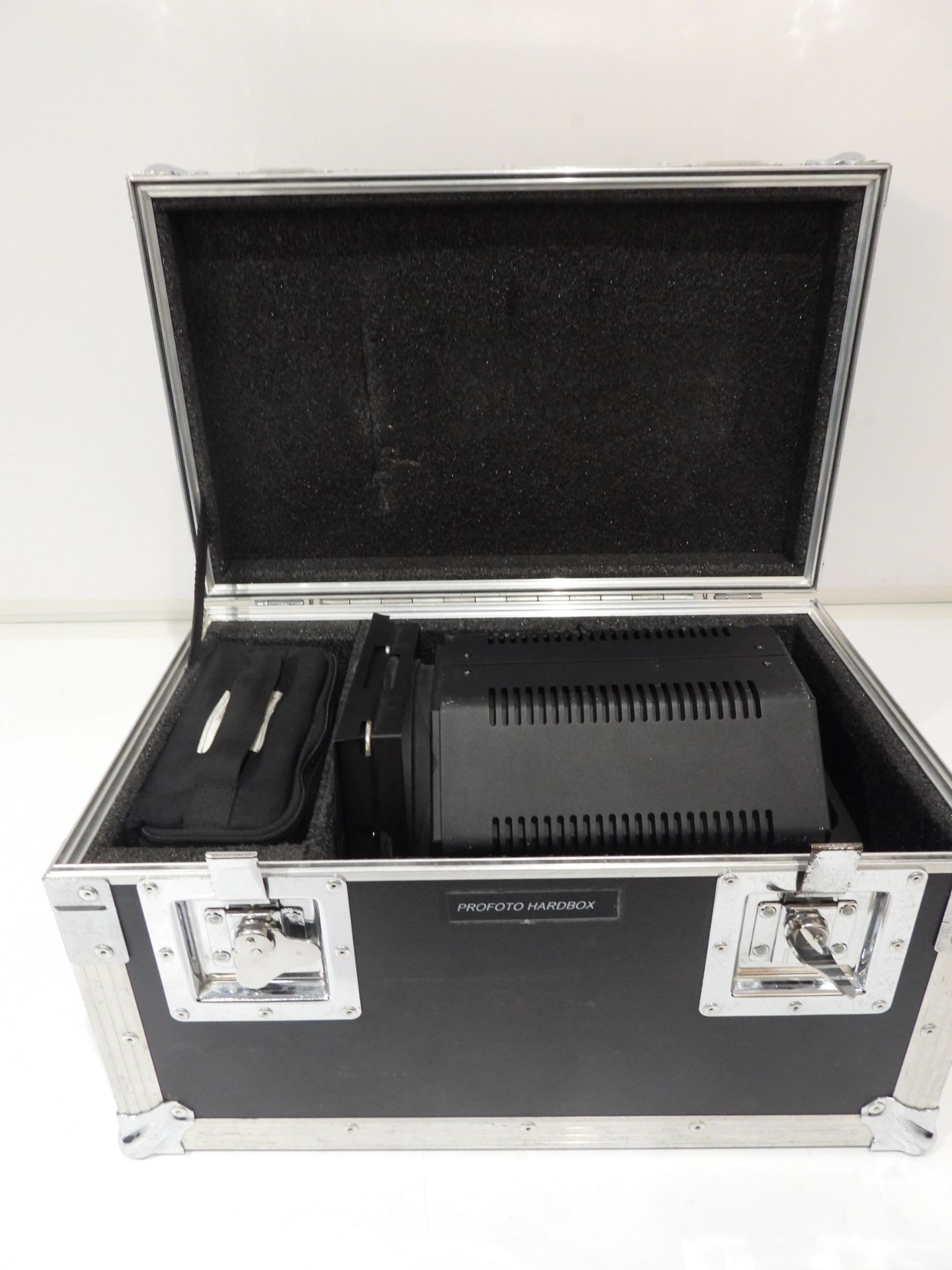 Profoto Hardbox Light Absorber with Flight Case