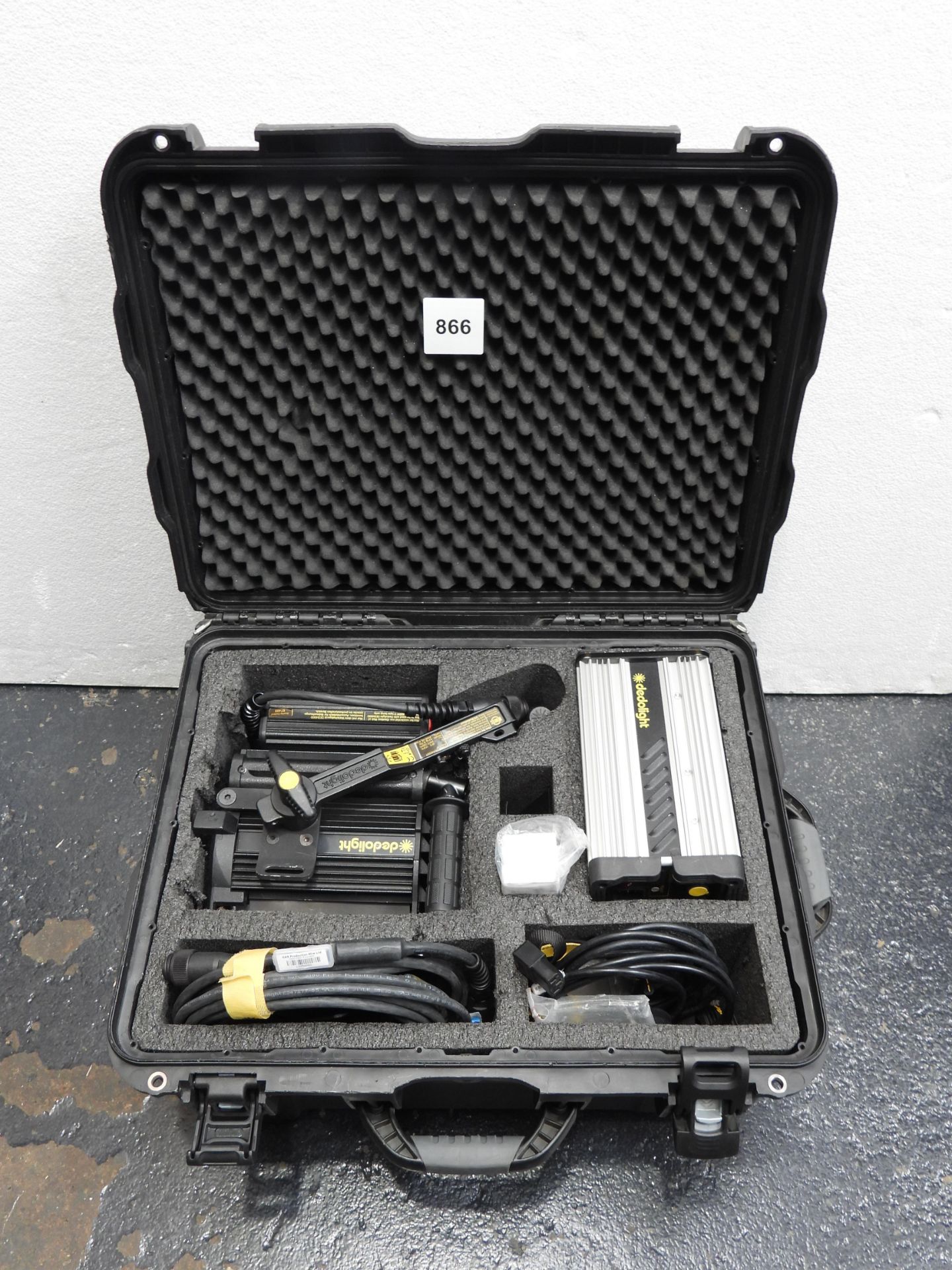 Dedolight 400D Studio Light, Serial Number 6133 with Ballast an Accessories in Nanuk 950 Case