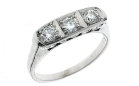 Ring 4,00g 585/- Weißgold mit 3 Diamanten zus. ca. 0,50ct., Ringgröße ca. 55