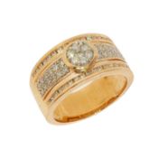 Ring 7,58g 585/- Gelbgold und Weißgold mit 65 Diamanten zus. ca. 0,65 ct., Ringgröße ca. 55