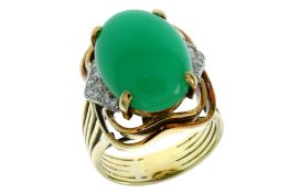 Ring 13,82g 585/- Gelbgold und Weißgold mit 16 Diamanten zus. ca. 0,40 ct. und Chrysopras, Ringgr...