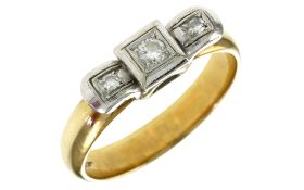 Ring 3,94g 333/- Gelbgold und Weißgold mit 3 Diamanten zus. ca. 0,14 ct. G/vs-si, Ringgröße ca. 56