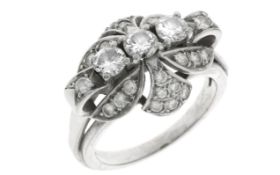 Ring 8,49g 750/- Weißgold mit 3 Diamanten zus. ca. 0,60 ct. und 24 Diamanten zus. ca. 0,24 ct., R...