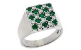Ring 10,26g 750/- Weißgold mit 12 Diamanten zus. ca. 0,48 ct. G/vs-si und Smaragden, Ringgröße ca...