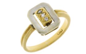 Ring 3,61g 750/- Gelbgold und Weißgold mit 3 Diamanten zus. ca. 0,03 ct., Ringgröße ca. 52