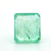 Smaragd 12.16 ct.. Laenge 13.89 mm. Breite 12.83 mm. Hoehe 7.75 mm