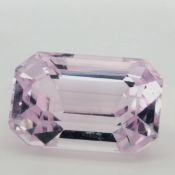 Kunzit. 31.18 ct.. Laenge 21.17 mm. Breite 14.06 mm. Hoehe 12.31 mm