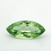 Peridot zu 8.77 ct.. Laenge 20.73 mm. Breite 10.03 mm. Hoehe 6.60 mm