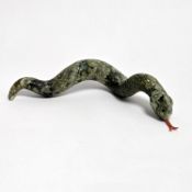 Farbstein Objekt Schlange 166.86 g Masse ca. 18x2.50x5.5 cm