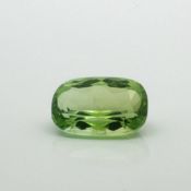 Peridot zu 7.25 ct.. Laenge 14.24 mm. Breite 9.62 mm. Hoehe 6.42 mm