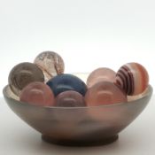 Edelstein Schale mit Kugeln ca. 184.89 gr. Hoehe: ca 3.5 cm Breite: ca 8.5 cm Laenge: ca 7 cm