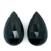 Schwarzer Spinell Paar 27.50 ct.. Laenge 19.98 mm. Breite 12.11 mm. Hoehe 7.5 mm