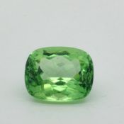 Peridot zu 8.32 ct.. Laenge 13.07 mm. Breite 10.96 mm. Hoehe 7.34 mm