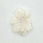 Opal Bluete Handgravur 10.17 ct. Laenge 25.20 mm. Breite 20.91 mm. Hoehe 4.28 mm